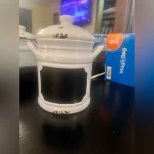 A Scentsy wax warmer. In great condition and only used a handful of times.